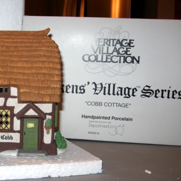 Dickens' Village Portobello Road Thatched Cottages - Picture 5 of 7